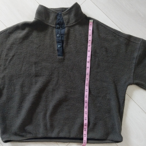 Roots Cropped Half Button Green Sweatshirt - Picture 5 of 9